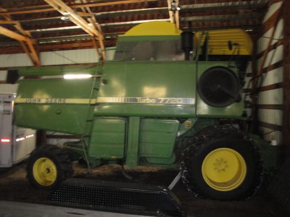 1982 John Deere Turbo 7720 Equipment Image0