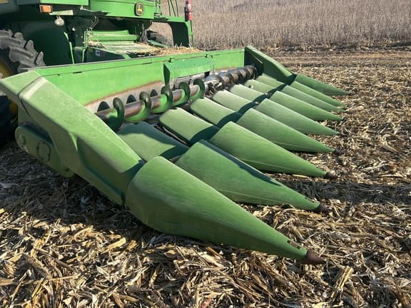 Image of John Deere 843 equipment image 4