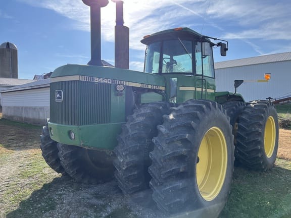 Main image John Deere 8440