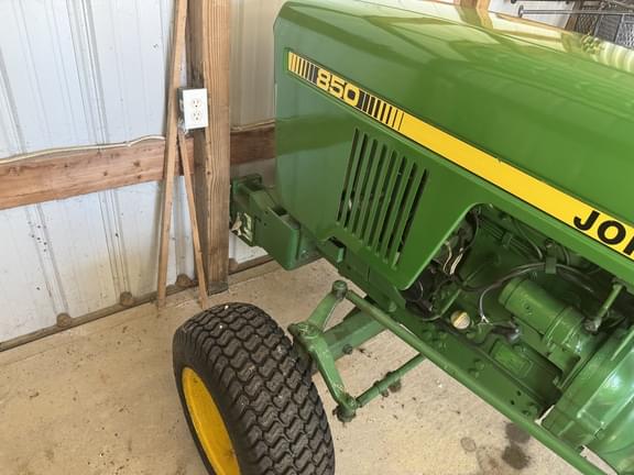 Image of John Deere 850 equipment image 4