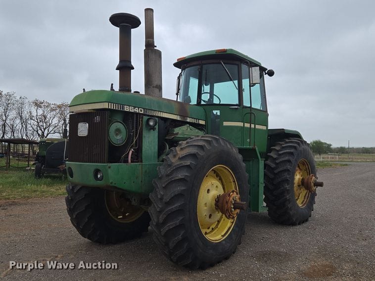 1982 John Deere 8640 Equipment Image0