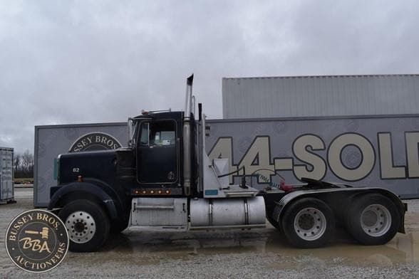 Image of Kenworth W900 equipment image 1