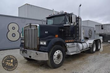 Main image Kenworth W900
