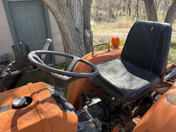 Image of Kubota B8200 equipment image 2