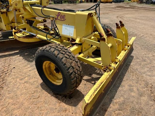 Image of LeeBoy 220 equipment image 3