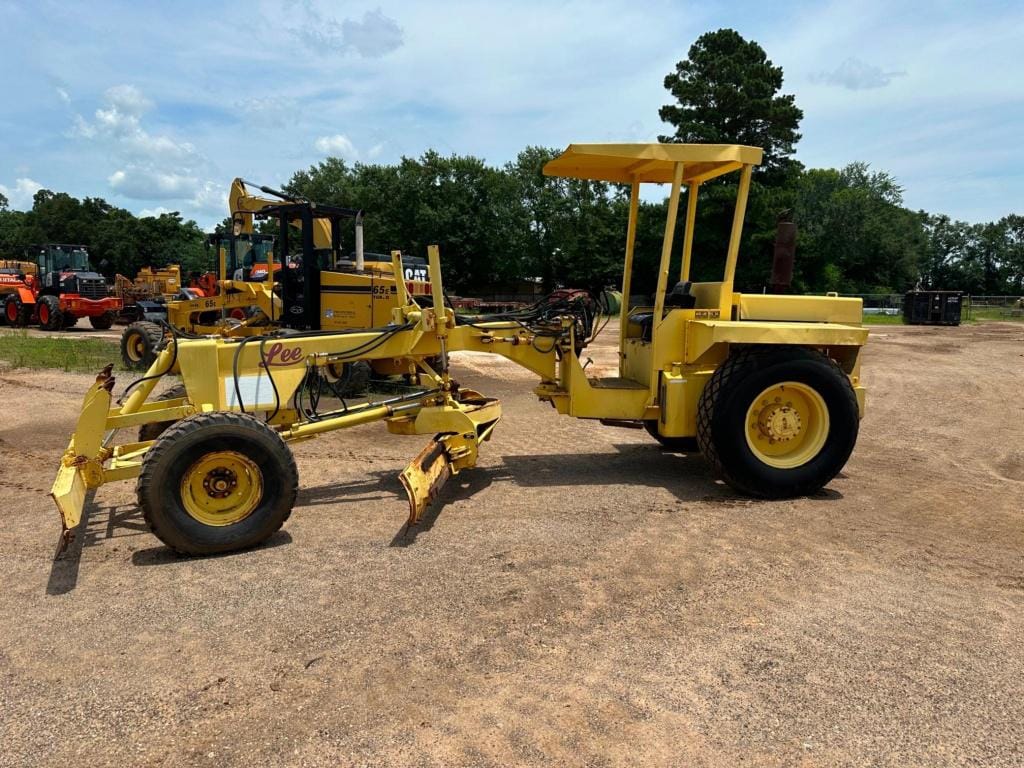 1982 LeeBoy 220 Equipment Image0