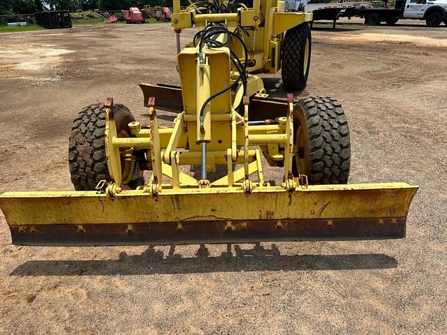 Image of LeeBoy 220 equipment image 2