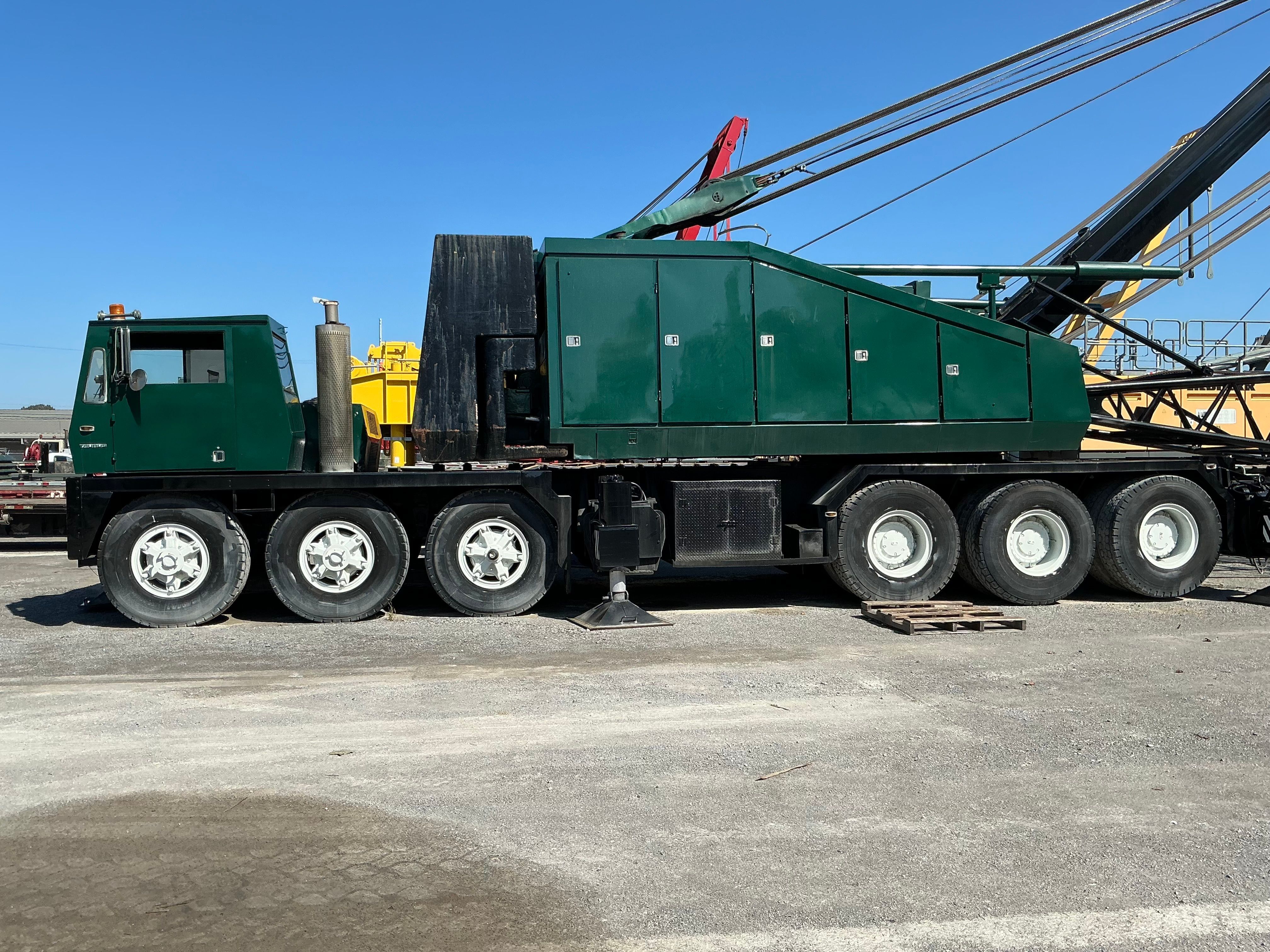 1982 Link-Belt HC-258 Equipment Image0