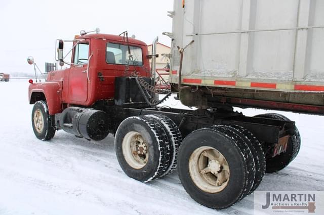 Image of Mack R equipment image 3