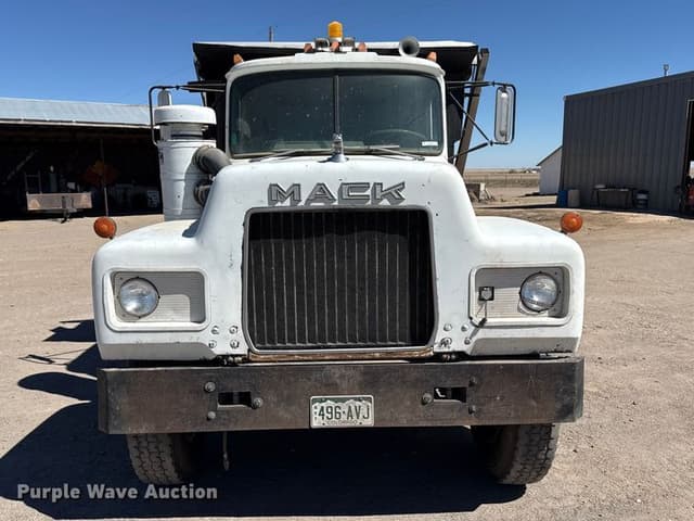 Image of Mack R686ST equipment image 3