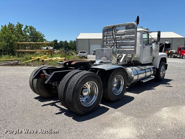 Image of Mack R686ST equipment image 4