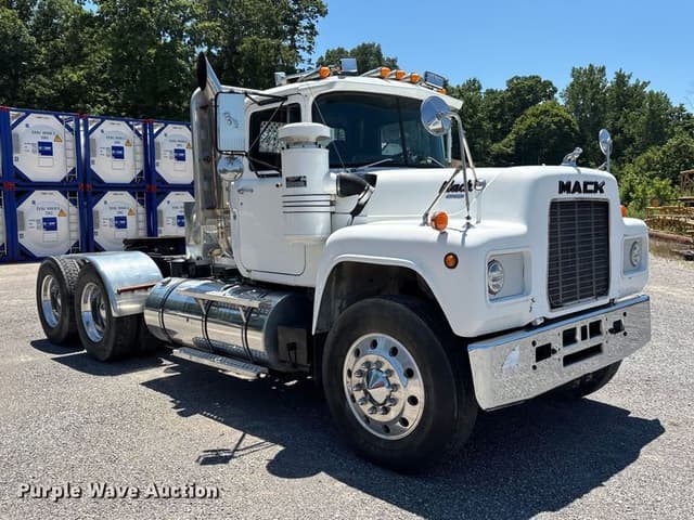 Image of Mack R686ST equipment image 2