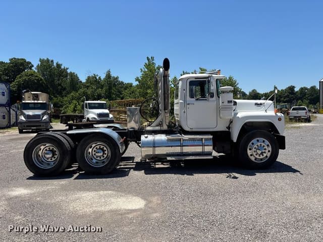 Image of Mack R686ST equipment image 3