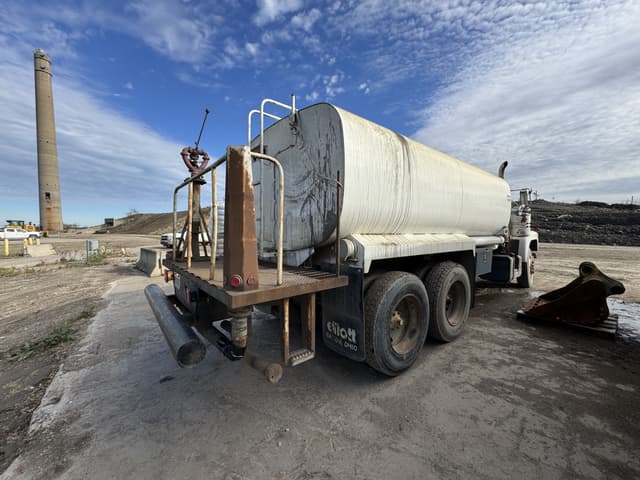 Image of Mack R686ST equipment image 2