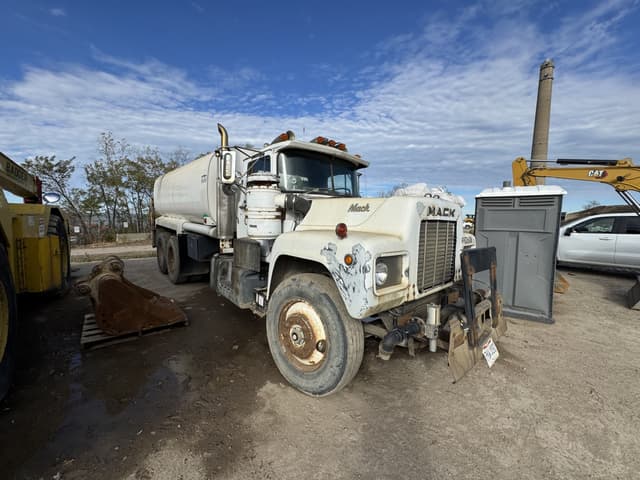 Image of Mack R686ST equipment image 3