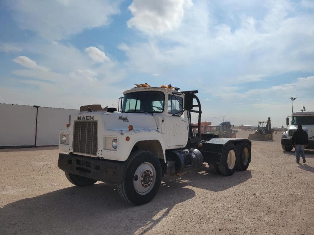 Image of Mack R686ST Primary image