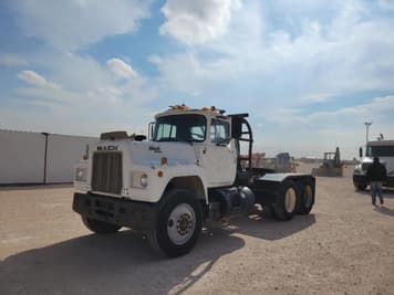 Main image Mack R686ST