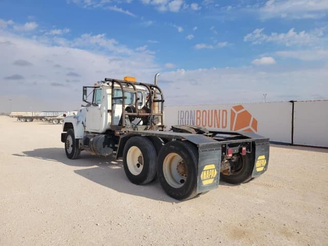 Image of Mack R686ST equipment image 2