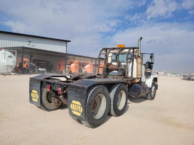Image of Mack R686ST equipment image 4