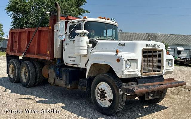 Image of Mack R747S equipment image 2