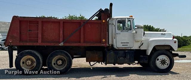 Image of Mack R747S equipment image 3