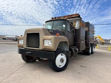 Main image Mack RD685S