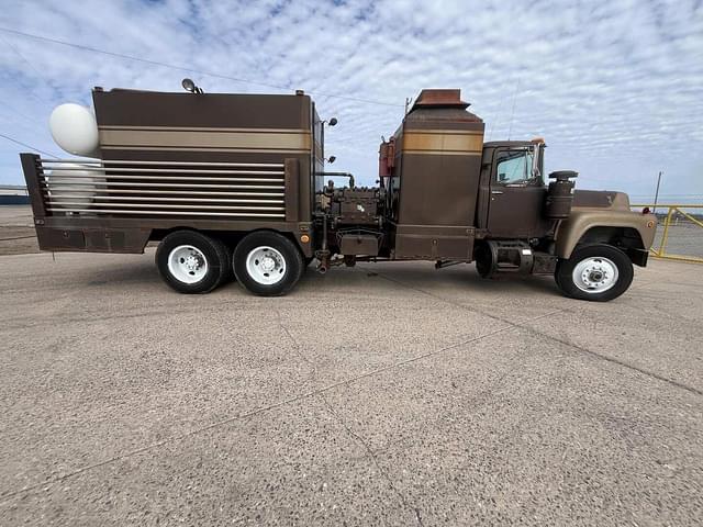 Image of Mack RD685S equipment image 2