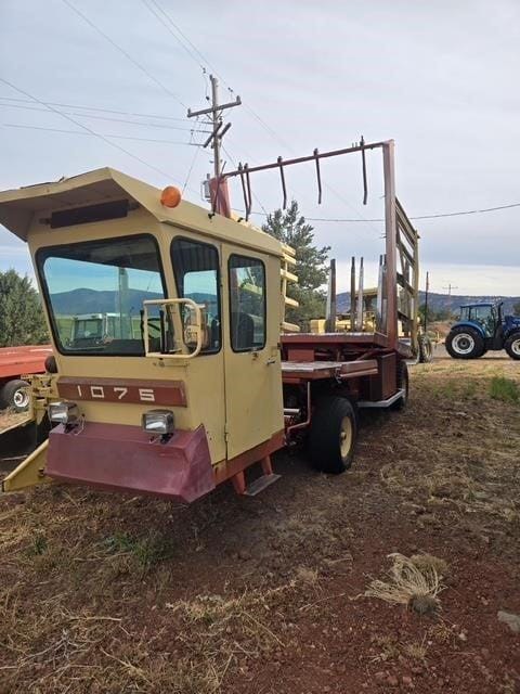 1982 New Holland 1075 Equipment Image0