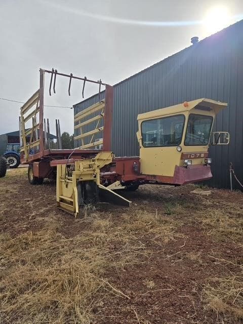 Image of New Holland 1075 equipment image 3