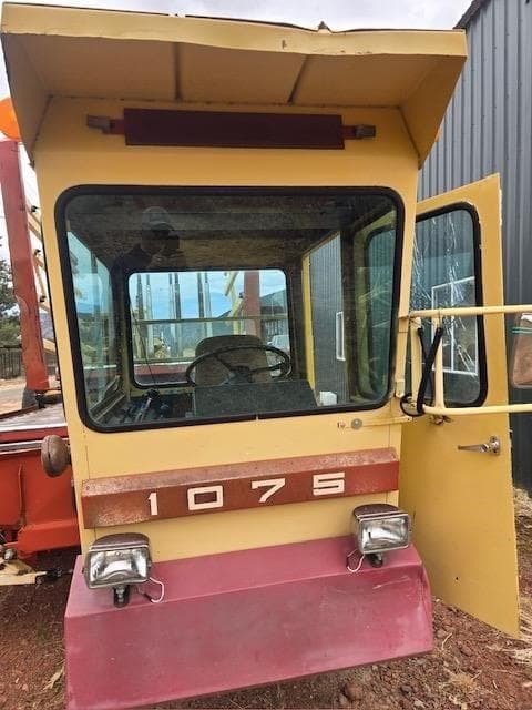 Image of New Holland 1075 equipment image 4