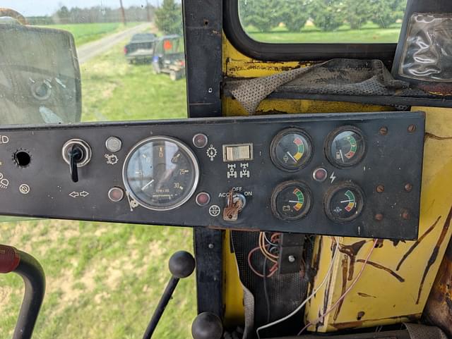 Image of New Holland 2100 equipment image 3