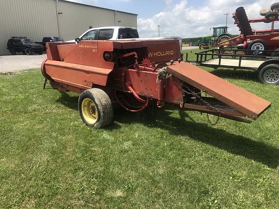 1982 New Holland 311 Hay and Forage Balers - Square for Sale | Tractor Zoom