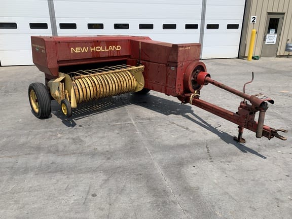 1982 New Holland 311 Equipment Image0