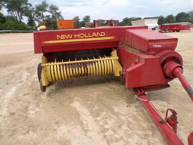 Image of New Holland 316 equipment image 2