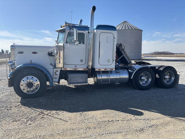 Image of Peterbilt 359 equipment image 1