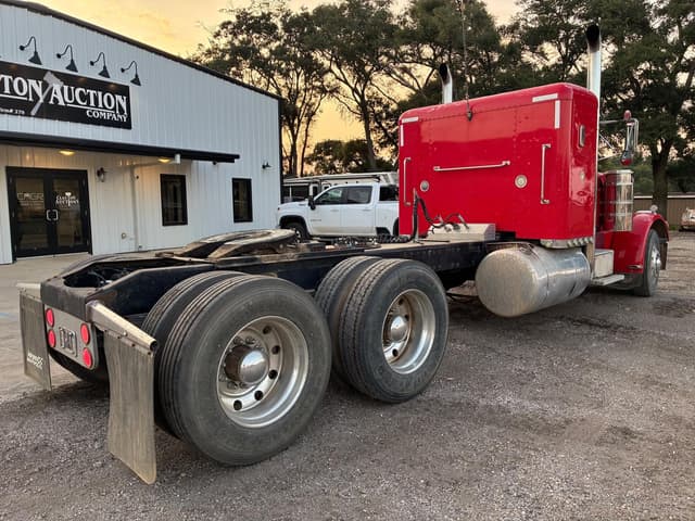 Image of Peterbilt 359 equipment image 2