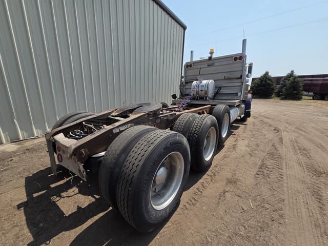 Image of Peterbilt 359 equipment image 4