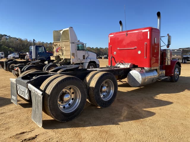 Image of Peterbilt 359 equipment image 2