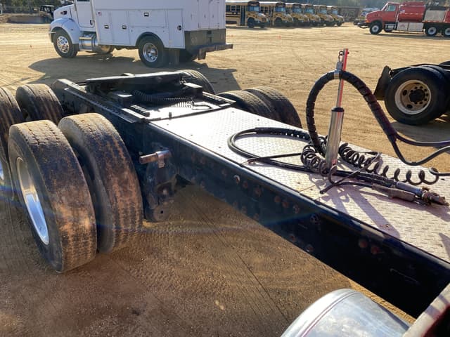 Image of Peterbilt 359 equipment image 4