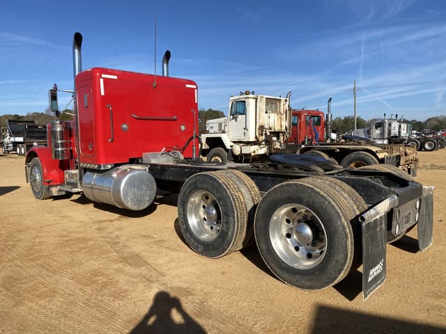 Image of Peterbilt 359 equipment image 1