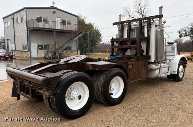Image of Peterbilt 359 equipment image 4