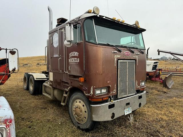 Image of Peterbilt 362 equipment image 2