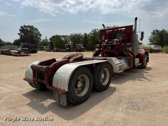 Image of Peterbilt 382 equipment image 4