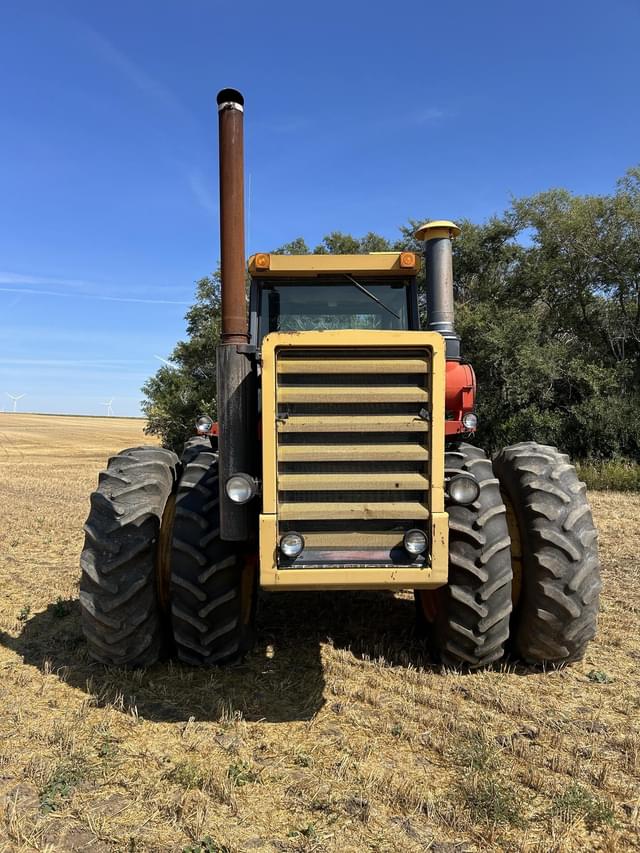 Image of Versatile 835 equipment image 1