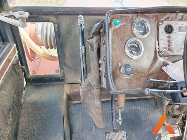 Image of Versatile 895 equipment image 3
