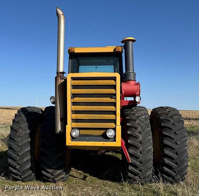 Image of Versatile 895 equipment image 1