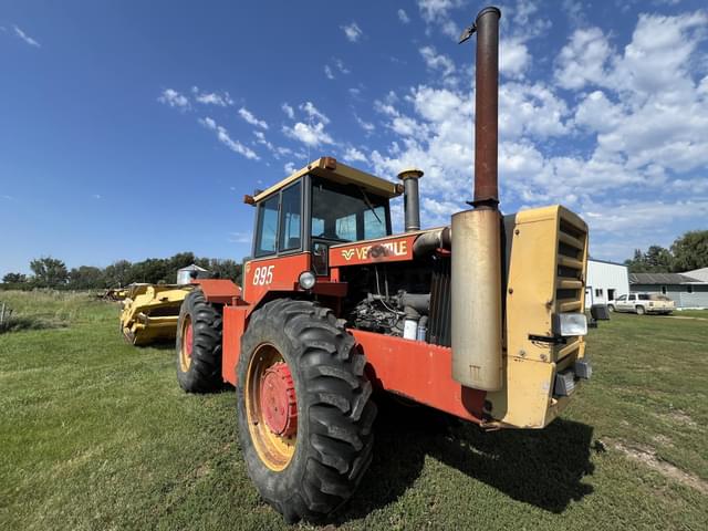 Image of Versatile 895 equipment image 2