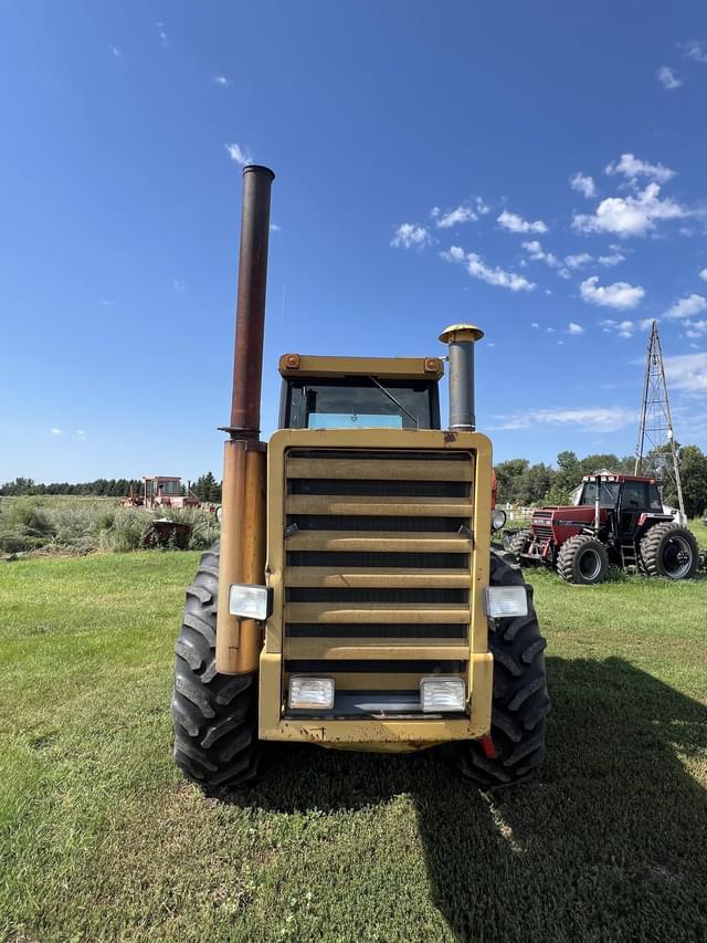Image of Versatile 895 equipment image 1
