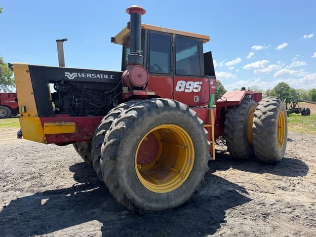 Image of Versatile 895 equipment image 1