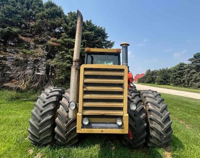 Image of Versatile 895 equipment image 1